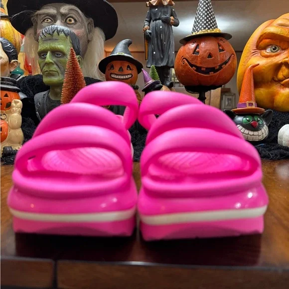CROCS Mega Crush Triple Strap Vibrant Pink Platform Sandals size 7 - Picture 2 of 4